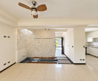 Casa de 2 plantas con 2 habitaciones en Veredas del Arroyo, La Guacima