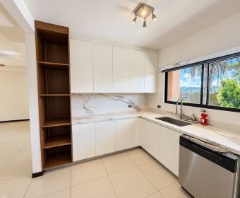 Casa de 2 plantas con 2 habitaciones en Veredas del Arroyo, La Guacima