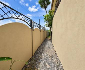Casa de 2 plantas con 2 habitaciones en Veredas del Arroyo, La Guacima