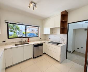 Casa de 2 plantas con 2 habitaciones en Veredas del Arroyo, La Guacima