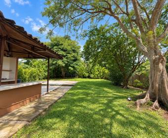Casa de 2 plantas con 2 habitaciones en Veredas del Arroyo, La Guacima