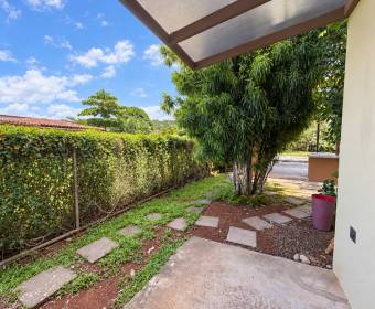 Casa de 2 plantas con 2 habitaciones en Veredas del Arroyo, La Guacima