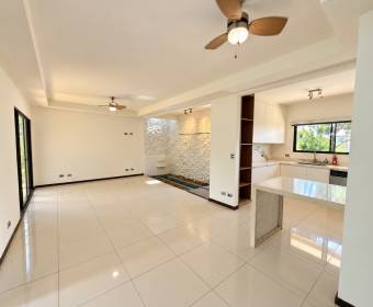 Casa de 2 plantas con 2 habitaciones en Veredas del Arroyo, La Guacima