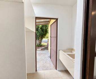 Casa de 2 plantas con 2 habitaciones en Veredas del Arroyo, La Guacima