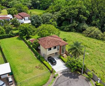 Casa de 2 plantas con 2 habitaciones en Veredas del Arroyo, La Guacima