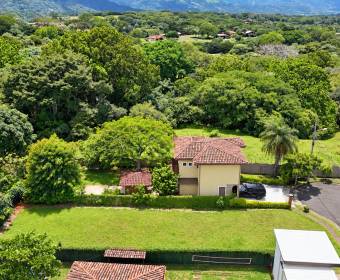 Casa de 2 plantas con 2 habitaciones en Veredas del Arroyo, La Guacima