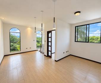 Casa de 2 plantas con 2 habitaciones en Veredas del Arroyo, La Guacima