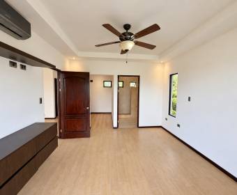 Casa de 2 plantas con 2 habitaciones en Veredas del Arroyo, La Guacima