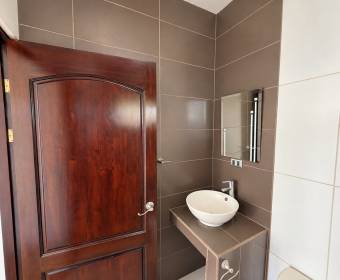 Casa de 2 plantas con 2 habitaciones en Veredas del Arroyo, La Guacima