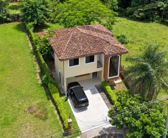Casa de 2 plantas con 2 habitaciones en Veredas del Arroyo, La Guacima