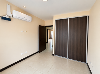 Casa en alquiler en Condominio Doña Elsie en La Guacima de Alajuela.