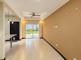 Casa en alquiler en Condominio Doña Elsie en La Guacima de Alajuela.
