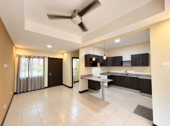 Casa en alquiler en Condominio Doña Elsie en La Guacima de Alajuela.