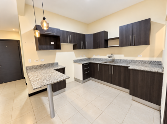 Casa en alquiler en Condominio Doña Elsie en La Guacima de Alajuela.