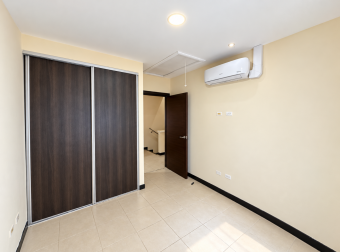 Casa en alquiler en Condominio Doña Elsie en La Guacima de Alajuela.