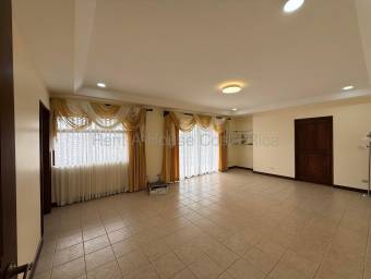 Venta de residencia con vistas panorámicas en San Isidro de Heredia #27-442 GS
