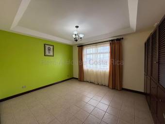 Venta de residencia con vistas panorámicas en San Isidro de Heredia #27-442 GS