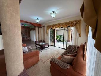 Venta de residencia con vistas panorámicas en San Isidro de Heredia #27-442 GS