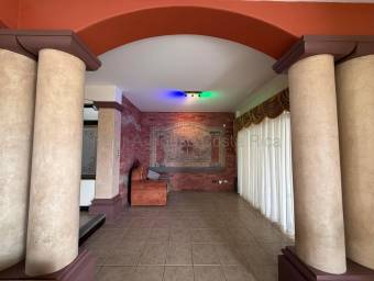 Venta de residencia con vistas panorámicas en San Isidro de Heredia #27-442 GS