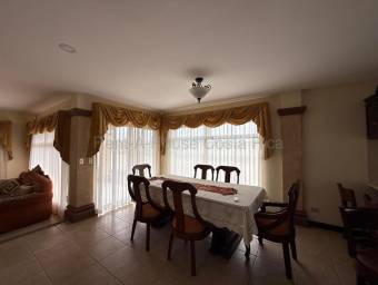 Venta de residencia con vistas panorámicas en San Isidro de Heredia #27-442 GS