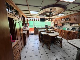 Venta de casa de esquina con 6 habitaciones en San José #27-145 GS