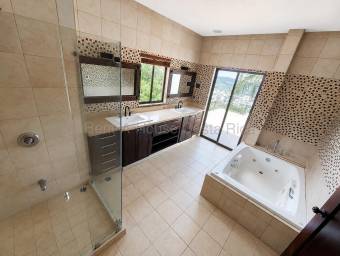 Venta de casa de lujo en exclusivo condominio de Ciudad Colón #27-325 GS