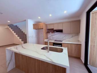 Se alquila apartamento en Ulloa Heredia 27-867