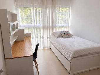Se vende casa en Piedades Santa Ana 27-801