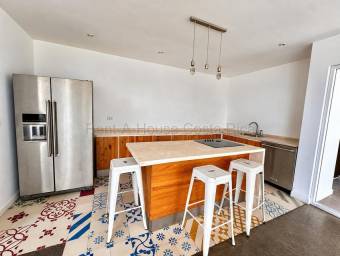 Se vende casa en Piedades Santa Ana 27-801
