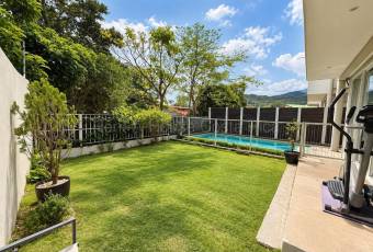Se vende casa en Piedades Santa Ana 27-801