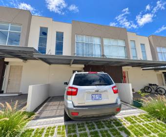 Contemporary house for rent in Piedades de Santa Ana.
