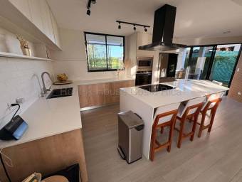 Venta de casa contemporánea de lujo en La Guácima #26-2257 GS