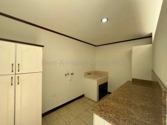 Se alquila casa en Pozos Santa Ana 27-865