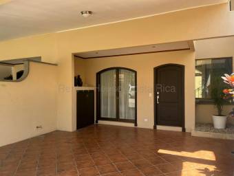 Se alquila casa en Pozos Santa Ana 27-865