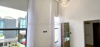 Se alquila casa en Escazú San José 27-815