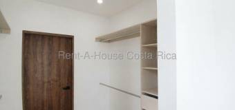 Se alquila casa en Escazú San José 27-815