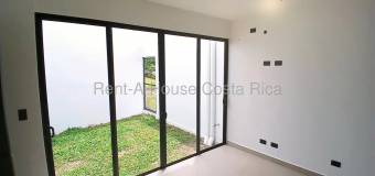 Se alquila casa en Escazú San José 27-815