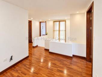 Se alquila casa en San Rafael Escazú 27-892