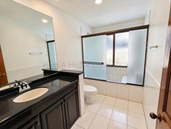 Se alquila casa en San Rafael Escazú 27-892