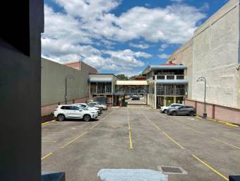 Se alquila local comercial en San Rafael Escazú 27-901