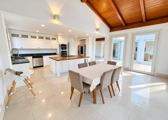 Casa de lujo en venta en condominio ubicado en Río Oro, Santa Ana.