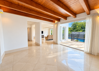 Casa de lujo en venta en condominio ubicado en Río Oro, Santa Ana.