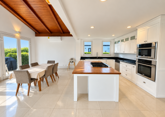Casa de lujo en venta en condominio ubicado en Río Oro, Santa Ana.