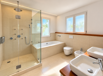 Casa de lujo en venta en condominio ubicado en Río Oro, Santa Ana.