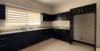 Venta de Lote  5 BODEGAS Y 3 CASAS en La Guácima de Alajuela. RAH 27-916