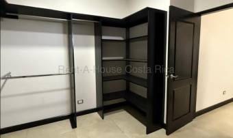 Venta de Lote  5 BODEGAS Y 3 CASAS en La Guácima de Alajuela. RAH 27-916