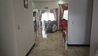 Venta de Lote  5 BODEGAS Y 3 CASAS en La Guácima de Alajuela. RAH 27-916