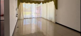 Venta de Lote  5 BODEGAS Y 3 CASAS en La Guácima de Alajuela. RAH 27-916