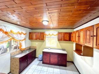 Venta de Casa Comercial en Oreamuno-Potrero Cerrado, Cartago. RAH 27-915 Venta de Casa Comercial en Oreamuno-Potrero Cerrado, Cartago. RAH 27-915