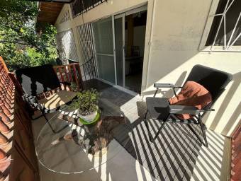 Venta de propiedad con casa, 2 apartamentos y piscina #25-932 GS